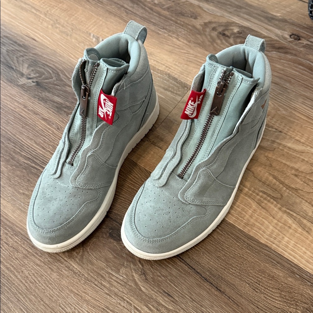 Nike Light Gray High-Top Sneakers with Zipper